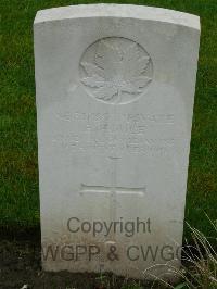 Etaples Military Cemetery - Houle, Edgard